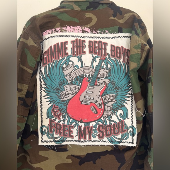 Upcycled Camo Army Jacket w/ Paint Splatter Rock Graphic Back Patch J Coons SZ L - Picture 10 of 10